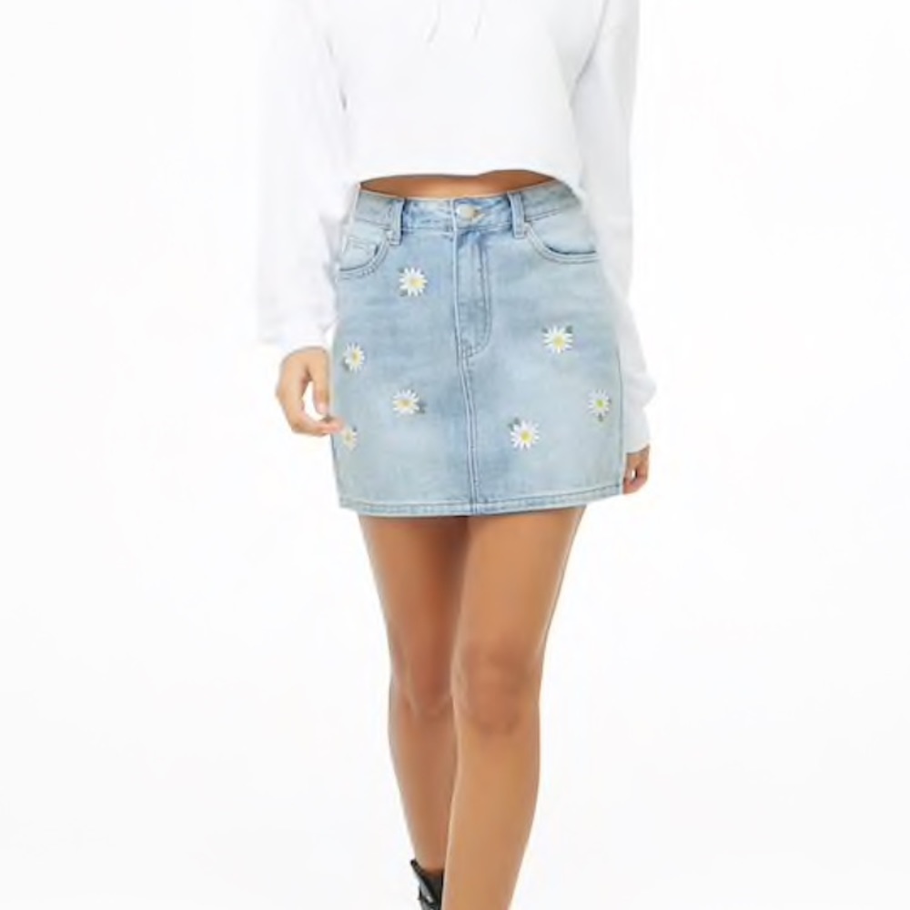 Daisy Embroidered Denim Skirt NWT